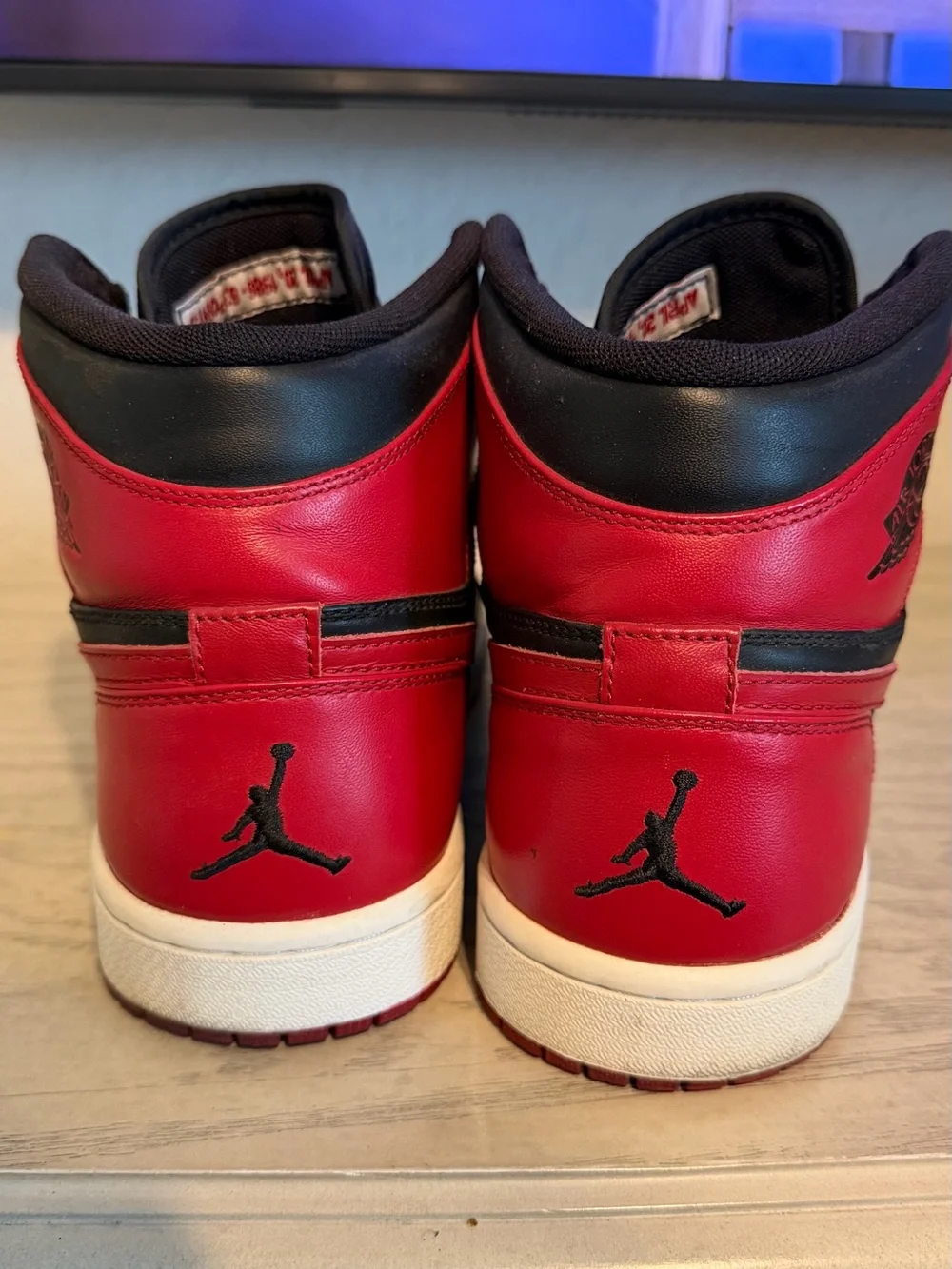 Excellent condition Mens Jordan Black/Red Jordan 1 High Top Shoes